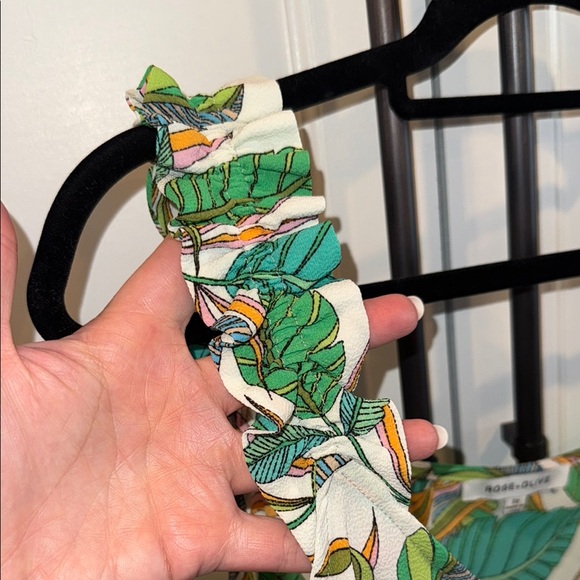 Flutter Sleeve Ruffled Tank Top - Picture 3 of 5